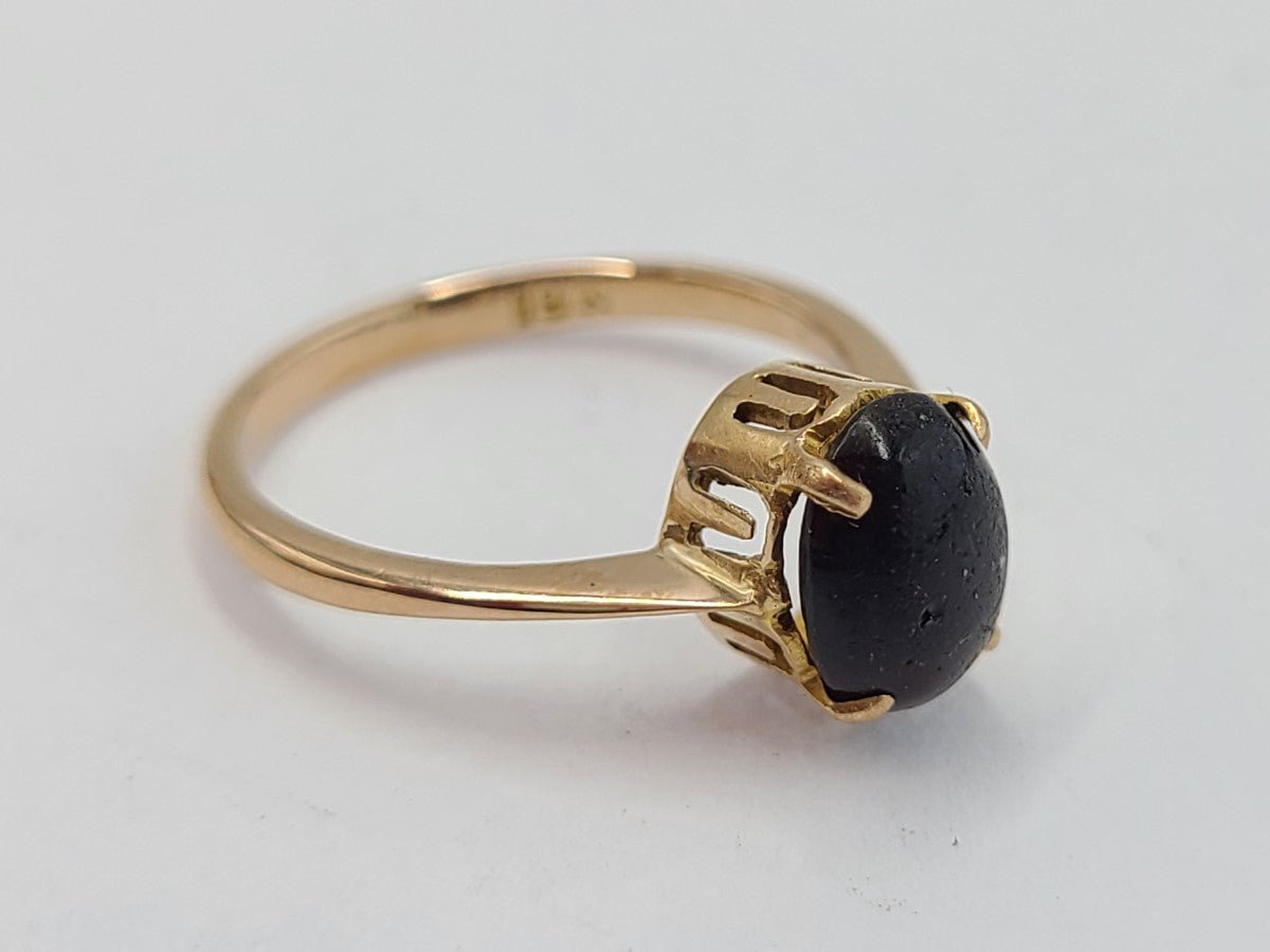 18K YELLOW GOLD RING W/ DARK CENTER STONE (SIZE 5.5) - Idaho Pawn & Gold